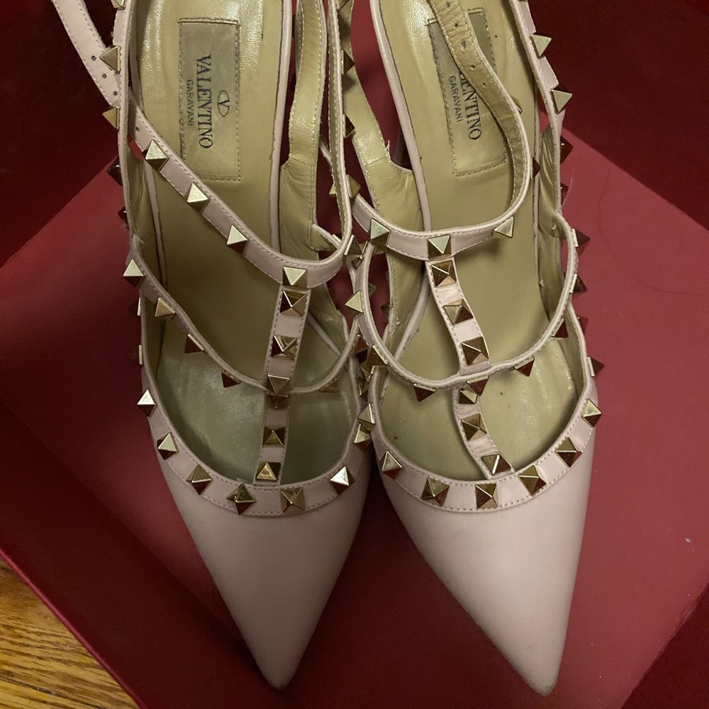 Valentino rockstud heels size 39 water rose